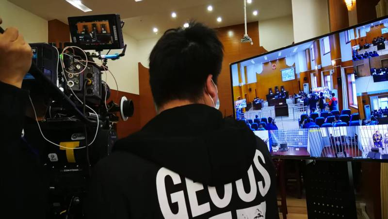 AI生成VS人工创意——玉树市广告片拍摄公司的技术浪漫主义实践